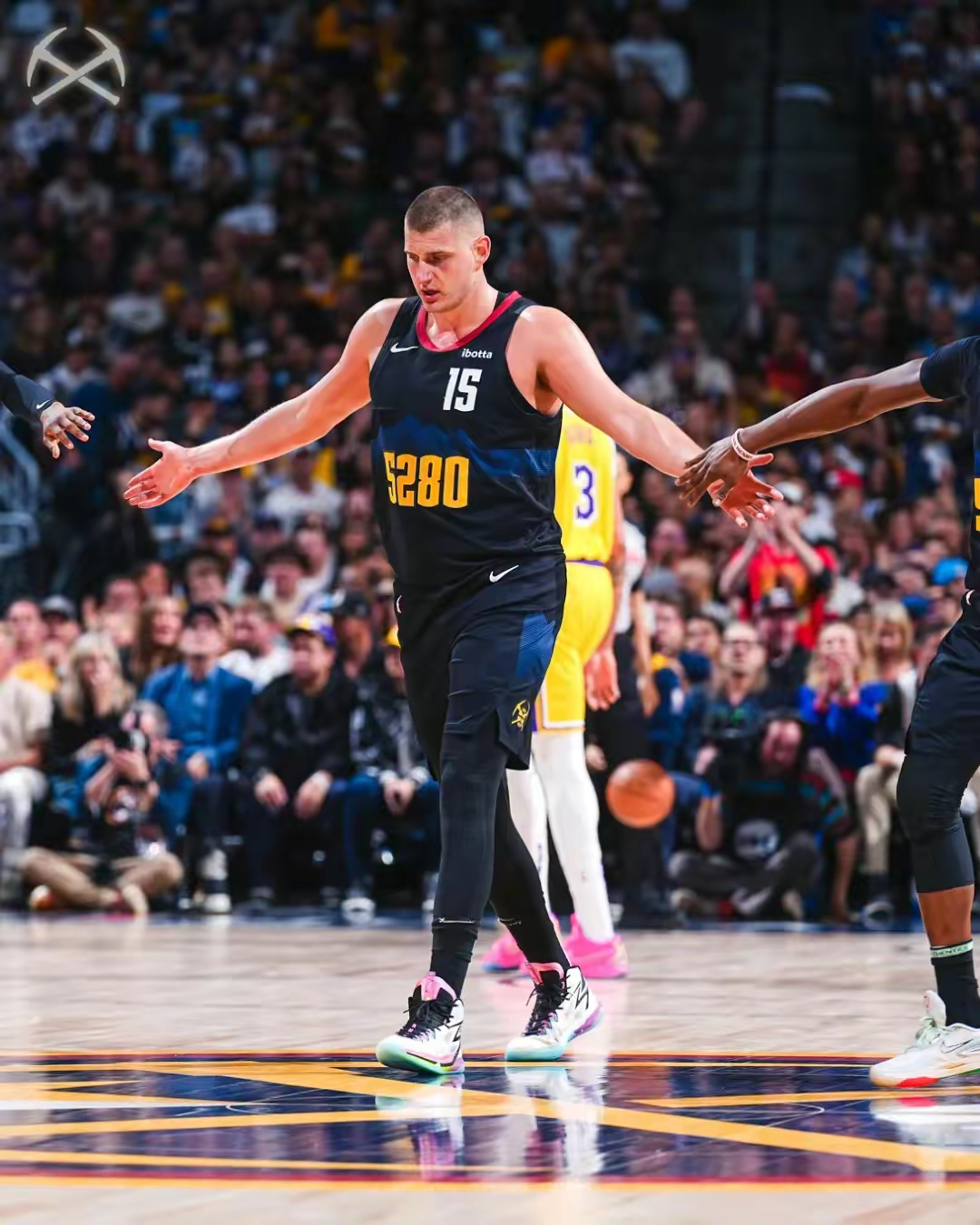 包含国际比赛日NBA季后赛焦点战，丹佛掘金复出首秀，更衣室稳定，控场能力受关注的词条