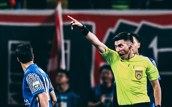 开云体育-里程碑夜！上海申花再遭质疑，欧冠加时末段刷纪录，底气十足，更衣室氛围转暖的简单介绍